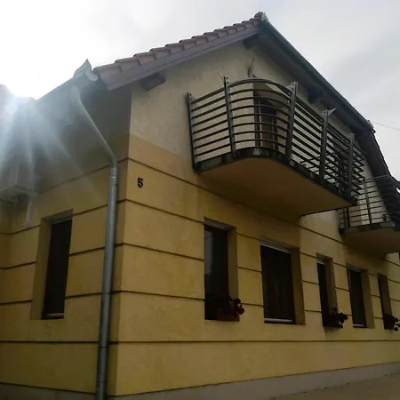 Frank Apartmanhaz Apartament