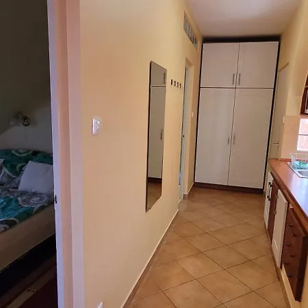 Frank Apartmanhaz Apartament