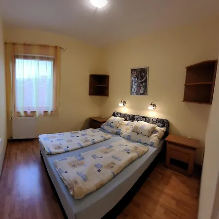 Frank Apartmanhaz Apartament